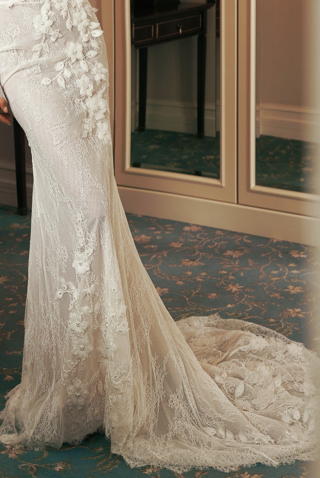Milinda Trumpet/Mermaid Off-shoulder/Drop shoulders Milk Wedding dress