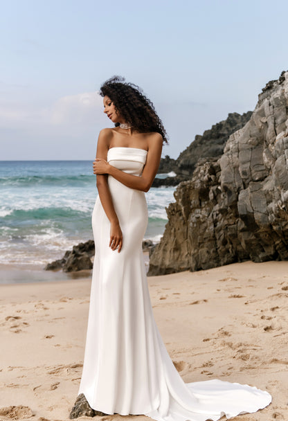 Dora Trumpet/Mermaid Straight across Milk Wedding dress