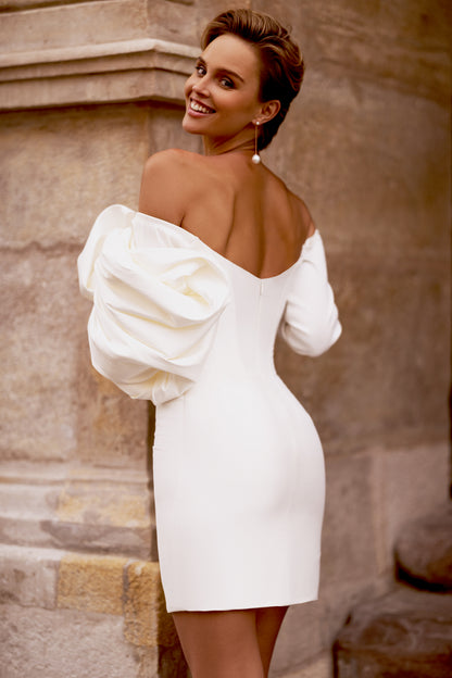 Amela Sheat Straight Across Milk Wedding dress