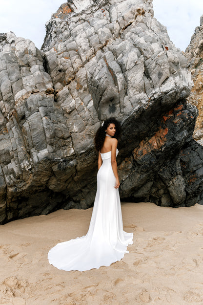 Dora Trumpet/Mermaid Straight across Milk Wedding dress