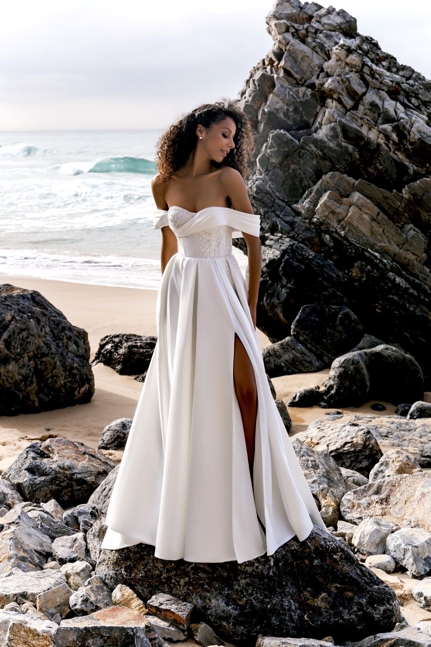 Astras A-line  Off-shoulder/Drop shoulders Milk Wedding dress
