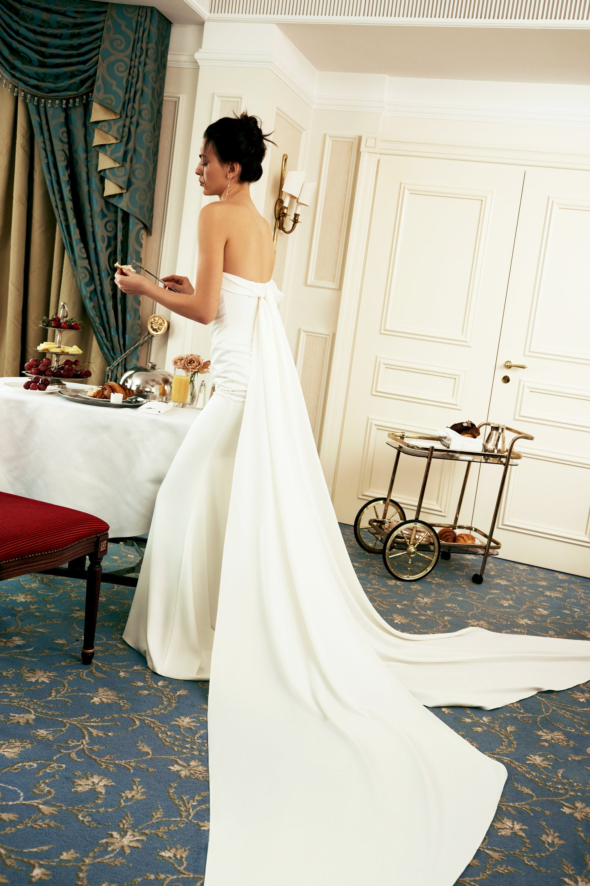 Ariellis Trumpet/Mermaid Straight across Milk Wedding dress