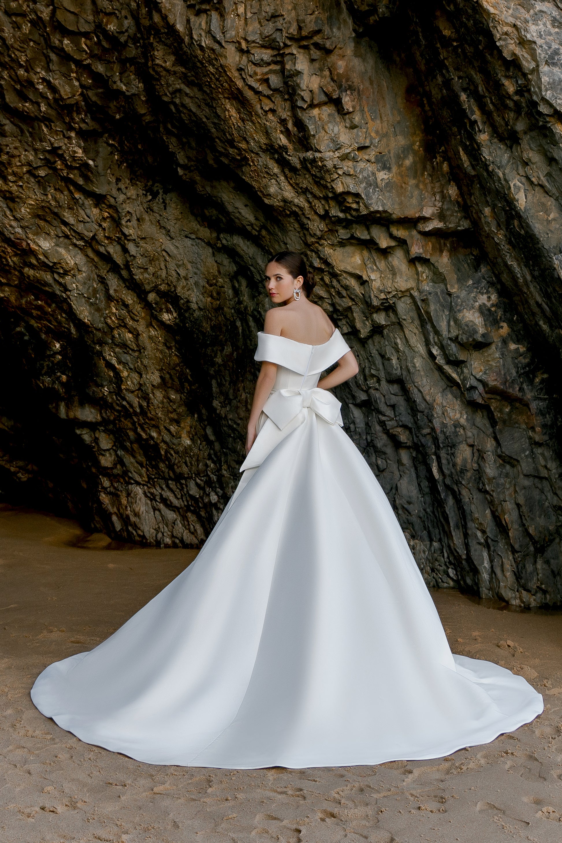 Holli Two in one Off-shoulder/Drop shoulders Milk Wedding dress