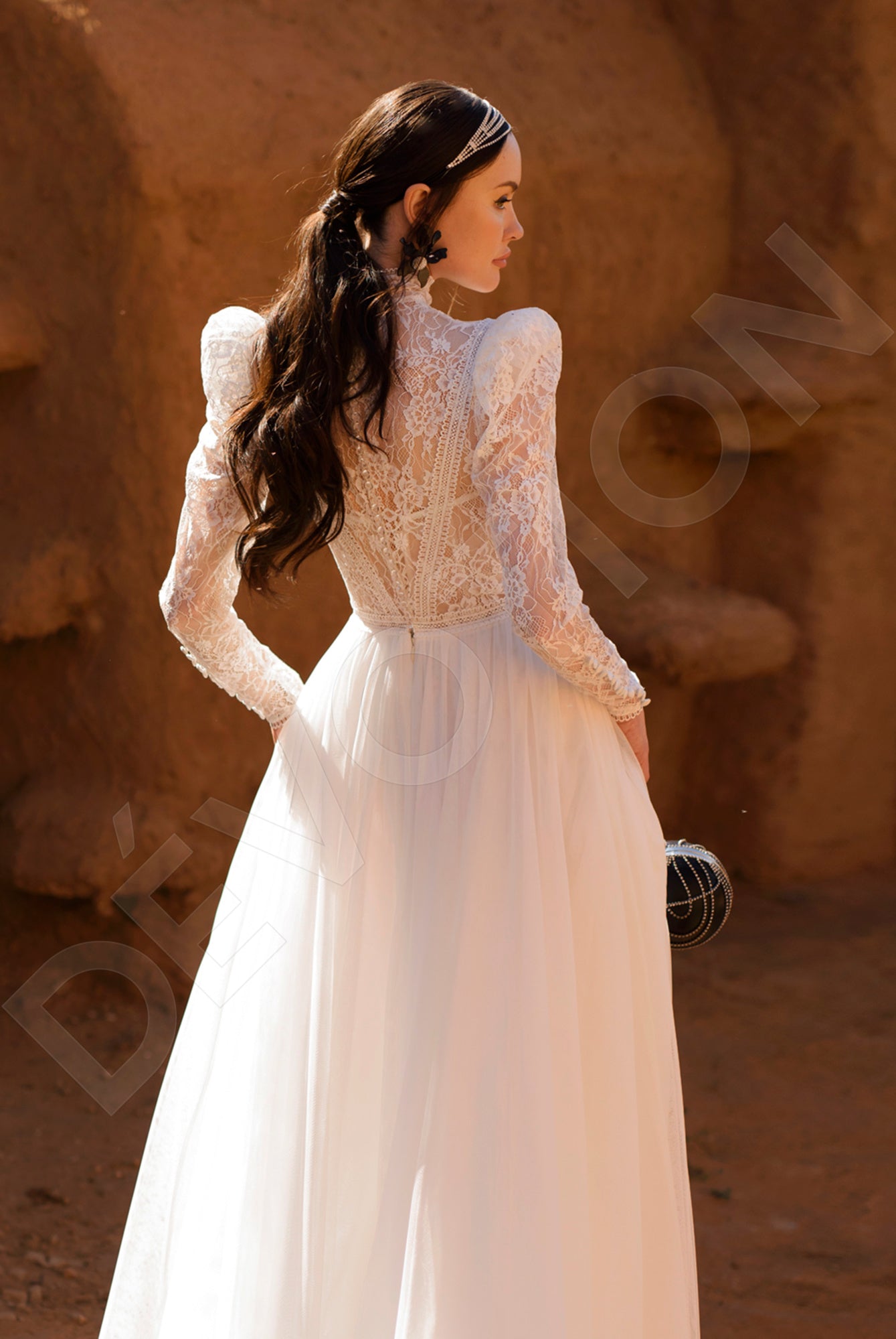 Milusa A-line Hight Neck Off White Wedding dress