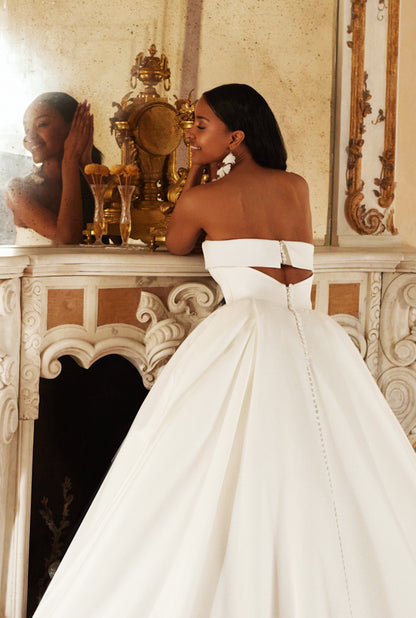 Delphina Princess/Ball Gown Straight across Ivory Wedding dress