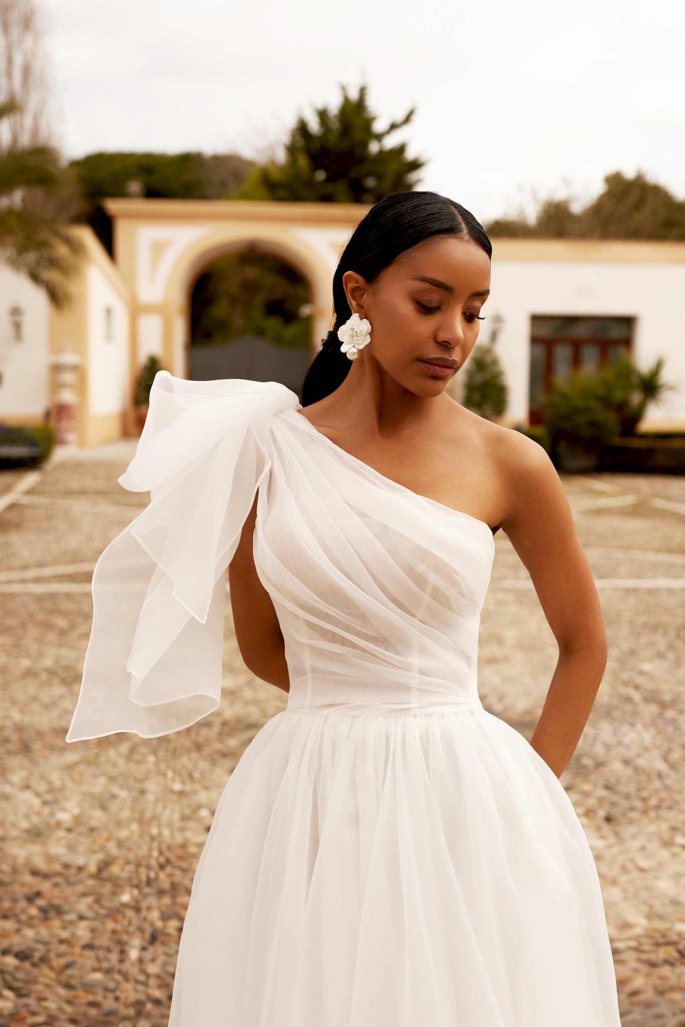 Elmira A-line Asymmetric/One Ivory Wedding dress