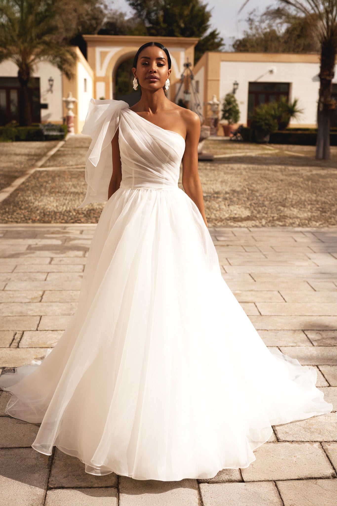 Elmira A-line Asymmetric/One Ivory Wedding dress