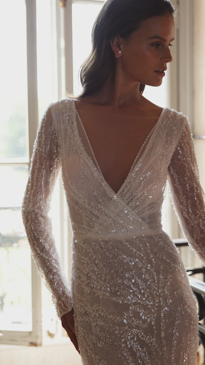 Muse Trumpet/Mermaid Deep V-neck Milk Wedding dress