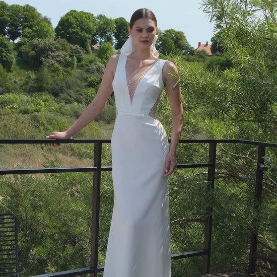 Brintia Trumpet/Mermaid Deep V-neck Off White Wedding dress