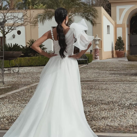 Elmira A-line Asymmetric/One Ivory Wedding dress