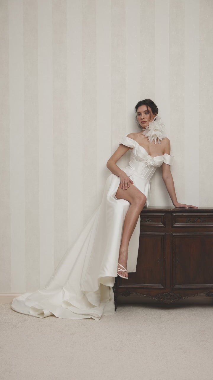 Giloria A-line Off-shoulder/Drop shoulders Milk Wedding dress video
