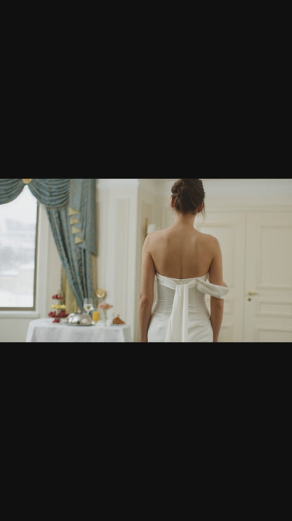 Ariellis Trumpet/Mermaid Straight across Milk Wedding dress
