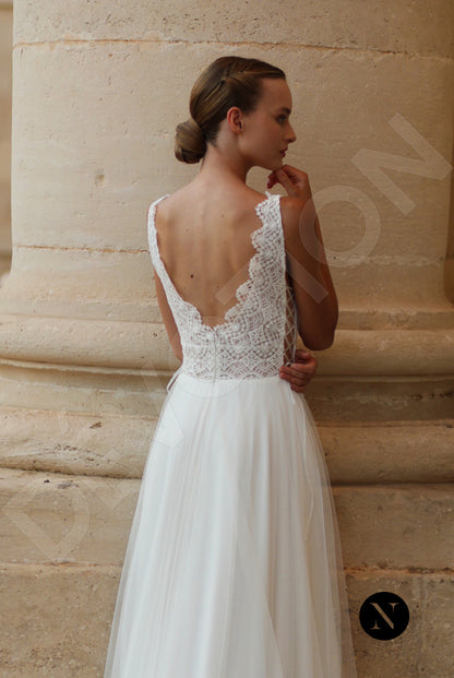 Lindeas A-line Deep V-neck Ivory Wedding dress 3
