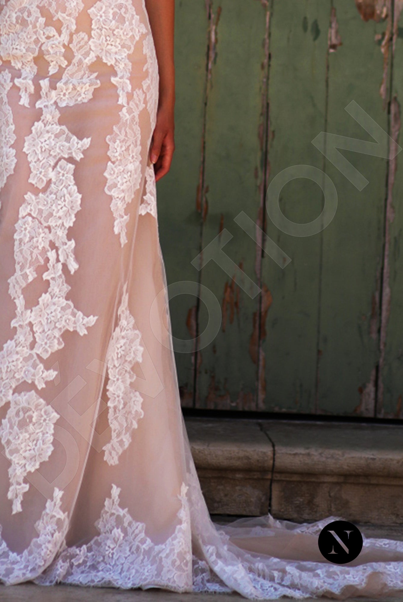 Salme Trumpet/Mermaid Deep V-neck Ivory/Nude Wedding dress
