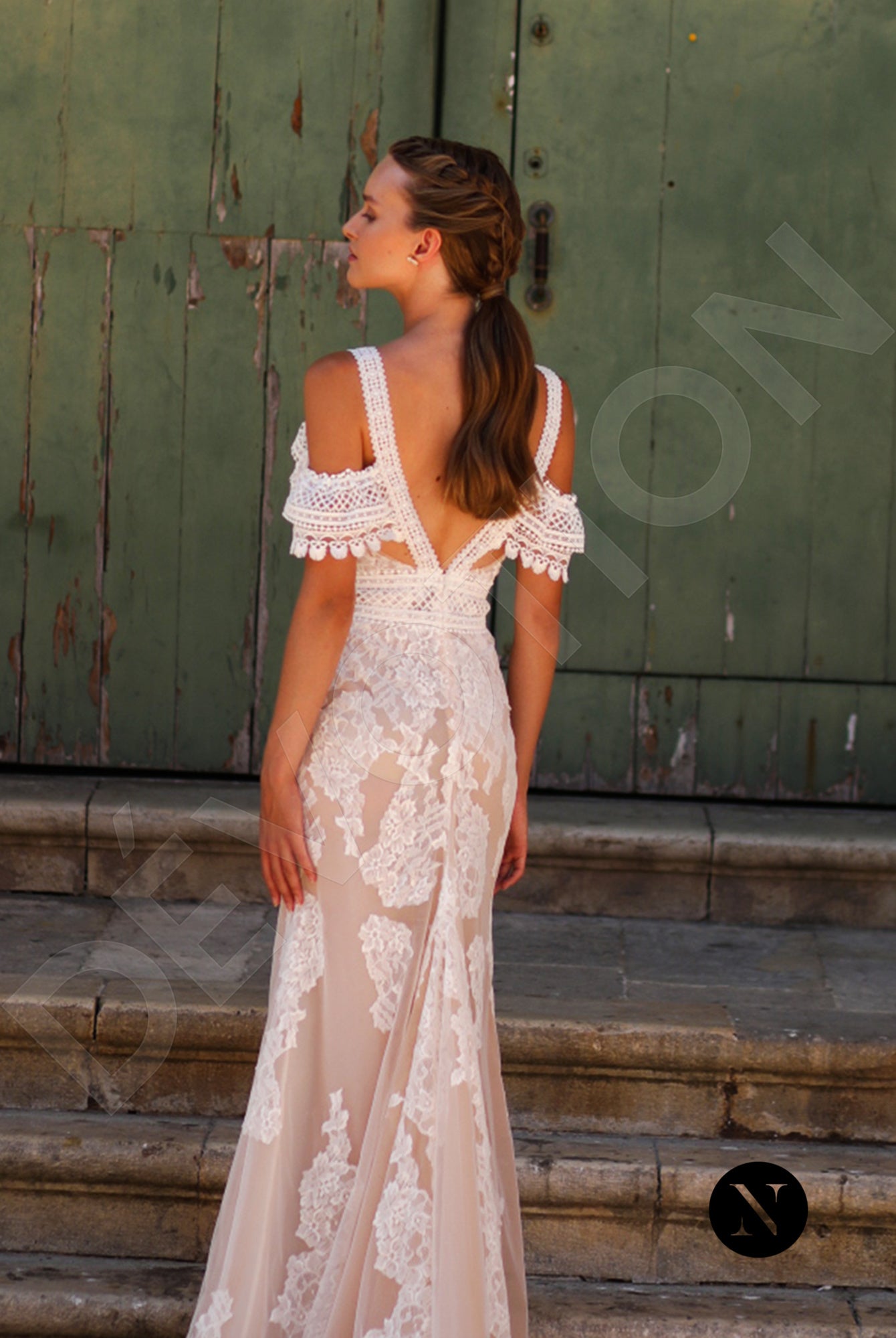 Salme Trumpet/Mermaid Deep V-neck Ivory/Nude Wedding dress