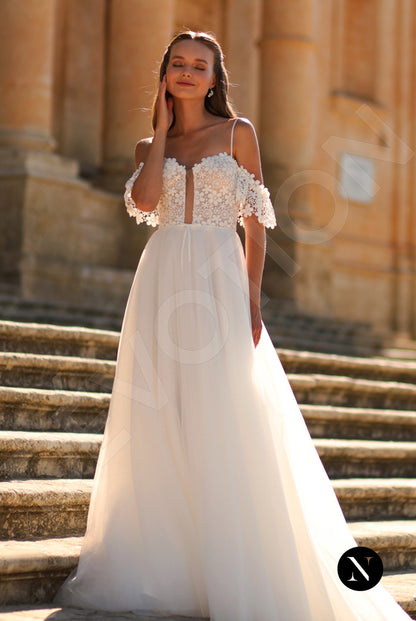 Lolla A-line Sweetheart Ivory Wedding dress Front