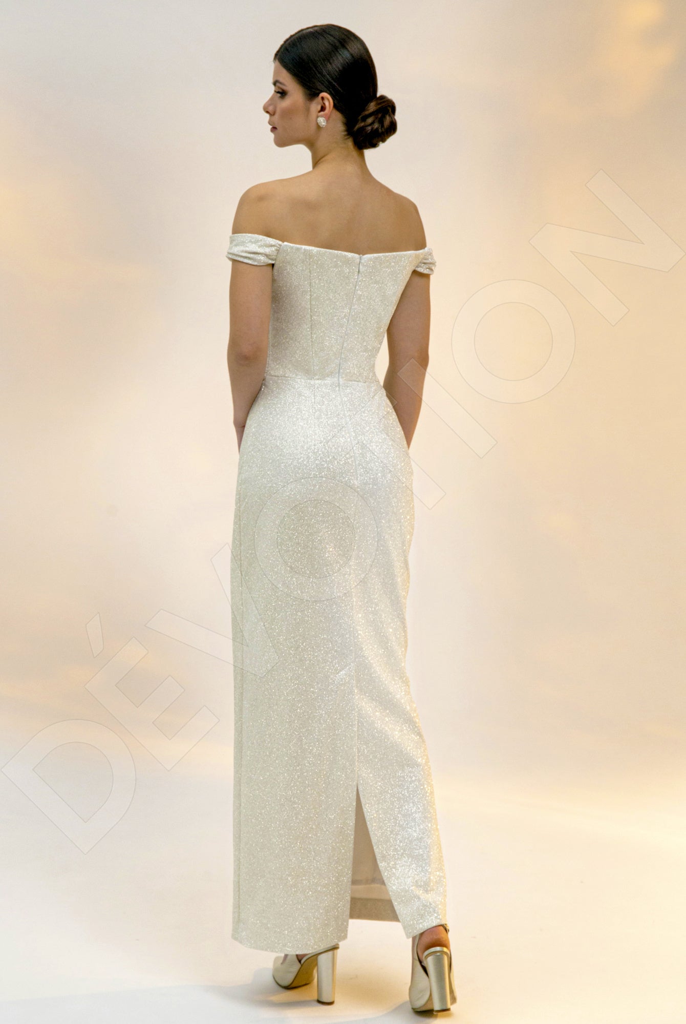 Jerina Sheath/Column Off-Shoulder/Drop Shoulders Silver Wedding dress