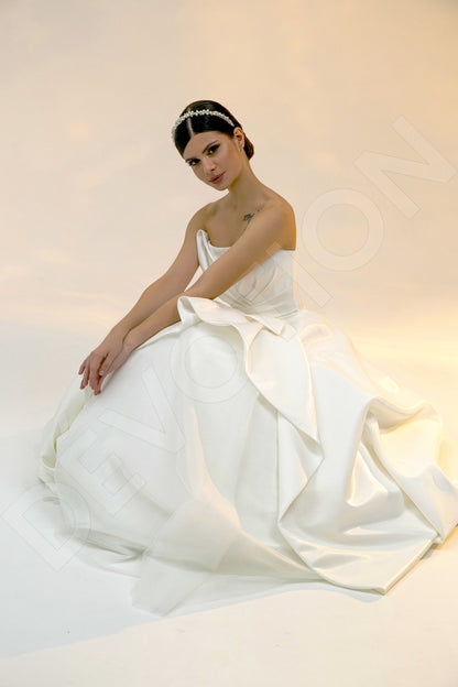 Shalla Princess/Ball Gown Straight Across Light Ivory Wedding dress
