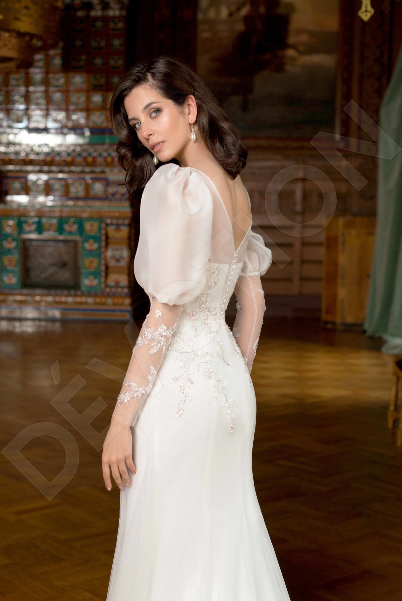 Maily Trumpet/Mermaid Deep V-Neck Off White Wedding dress