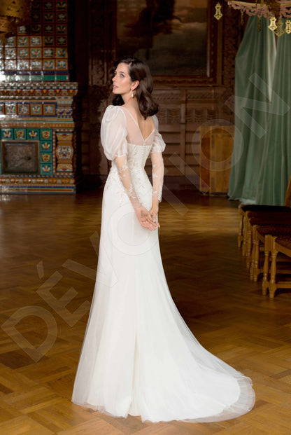 Maily Trumpet/Mermaid Deep V-Neck Off White Wedding dress