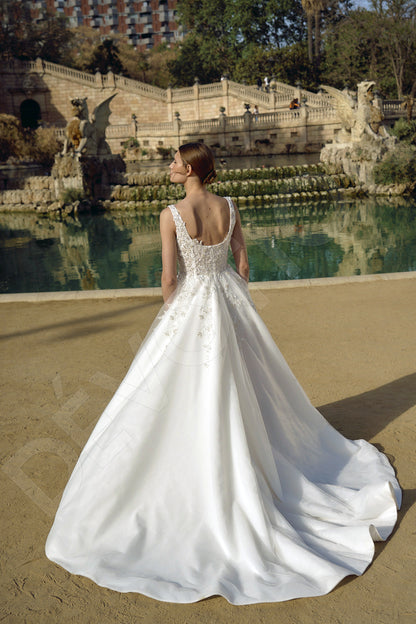 Lea A-line Scoop Milk Wedding dress