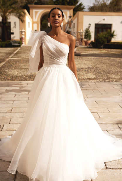 Elmira A-line Asymmetric/One Ivory Wedding dress