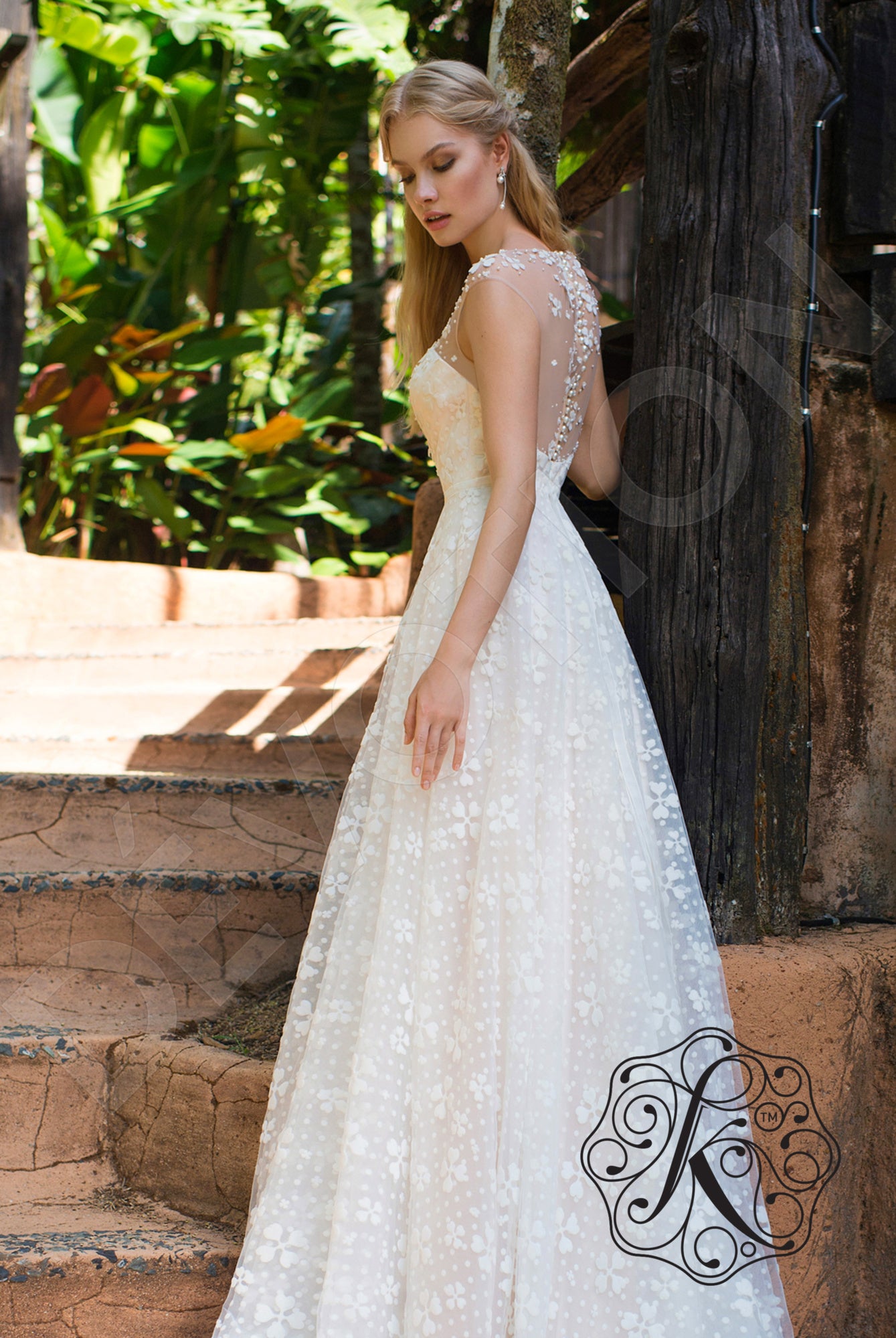Batista Full back A-line Sleeveless Wedding Dress 4