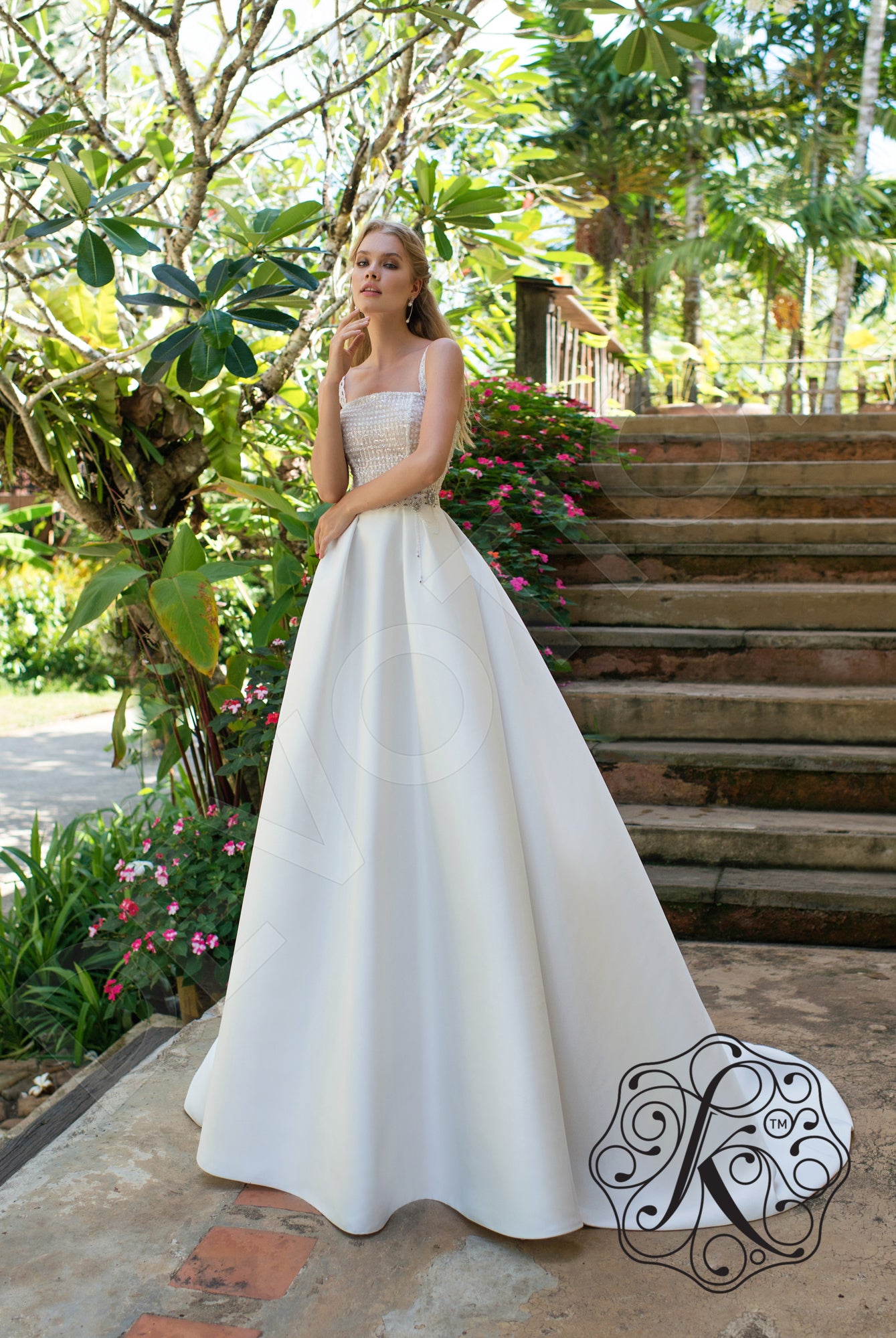 Laluna A-line Straight across Milk Wedding dress