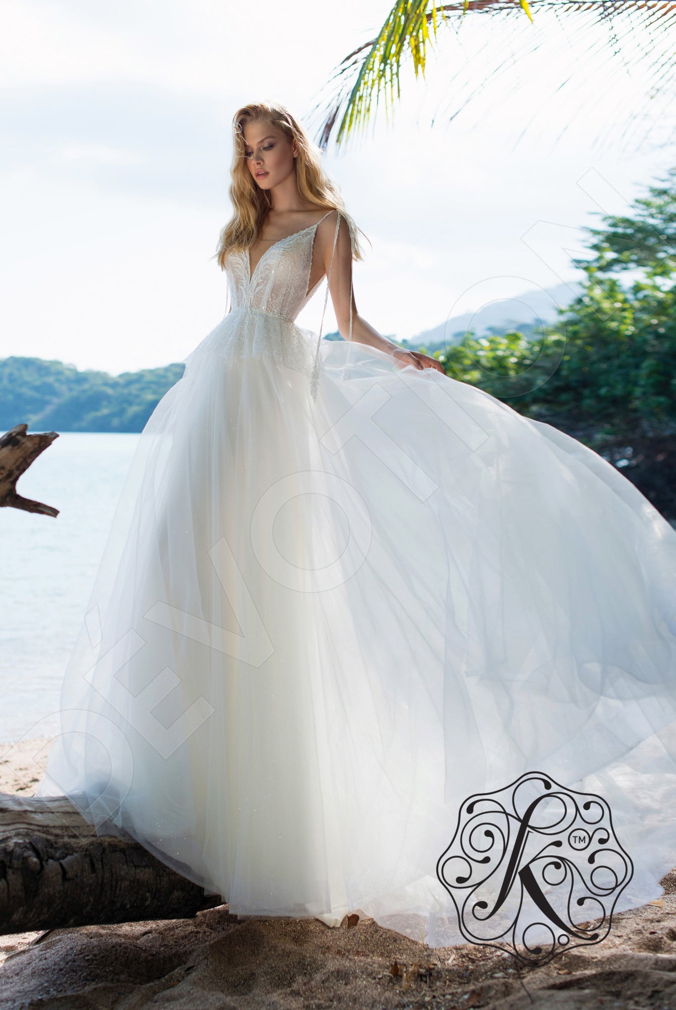 Lunariya A-line Deep V-neck Milk Wedding dress