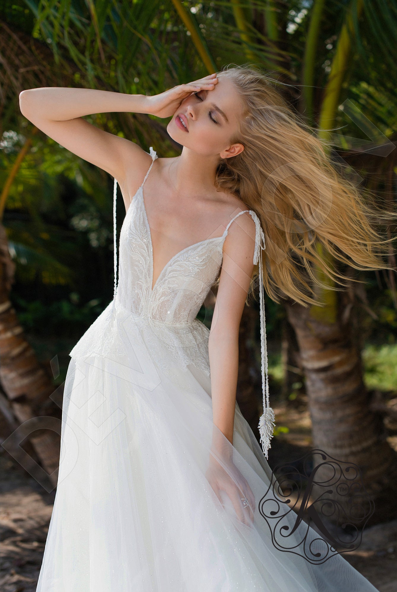 Lunariya A-line Deep V-neck Milk Wedding dress