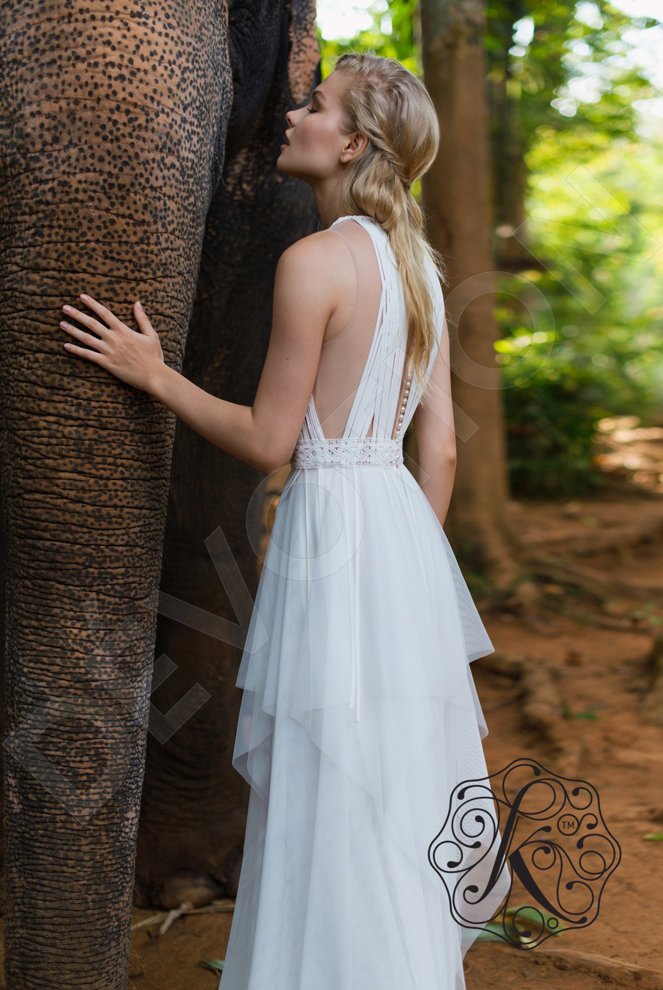 Maru Full back A-line Sleeveless Wedding Dress 3