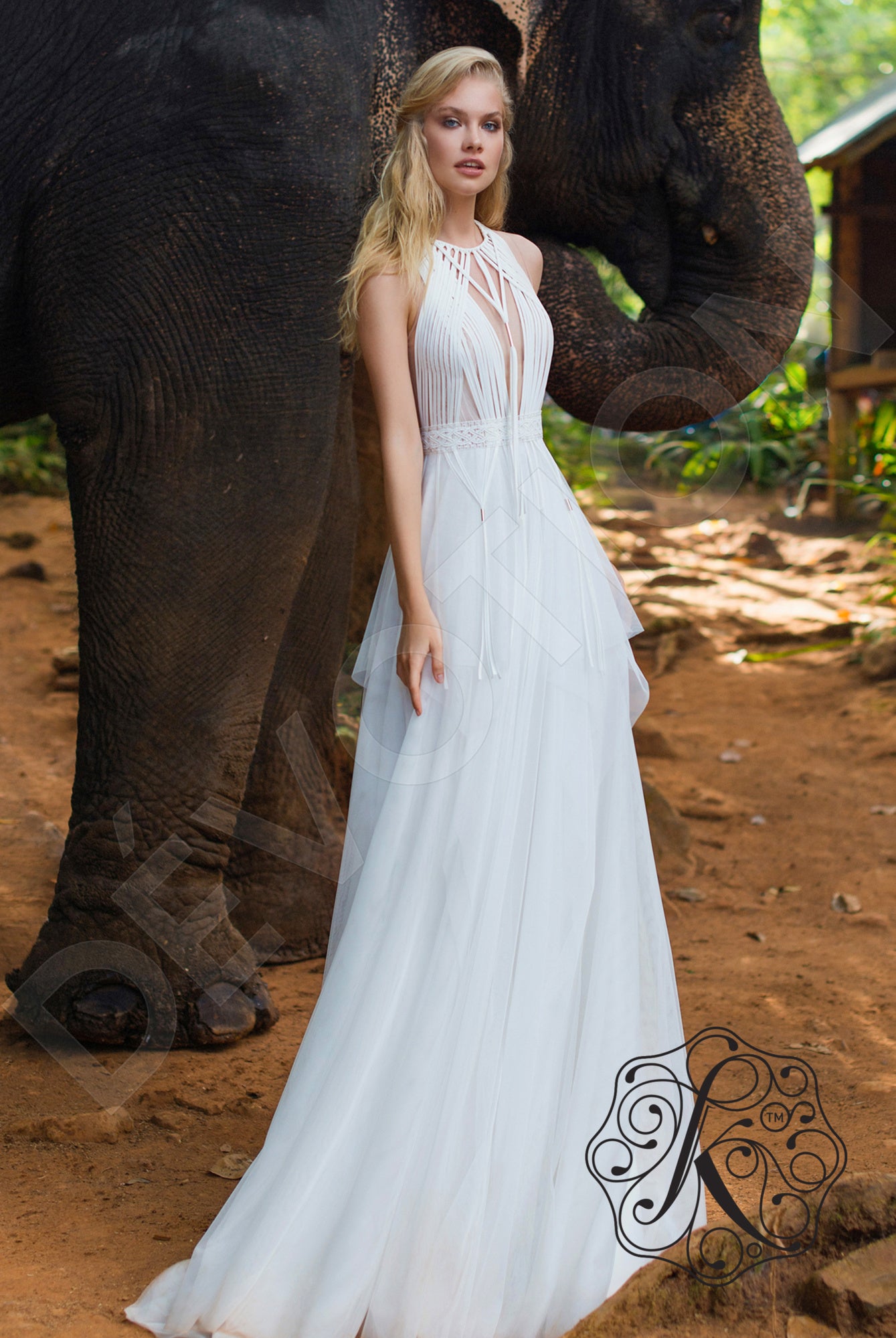 Maru Full back A-line Sleeveless Wedding Dress Front