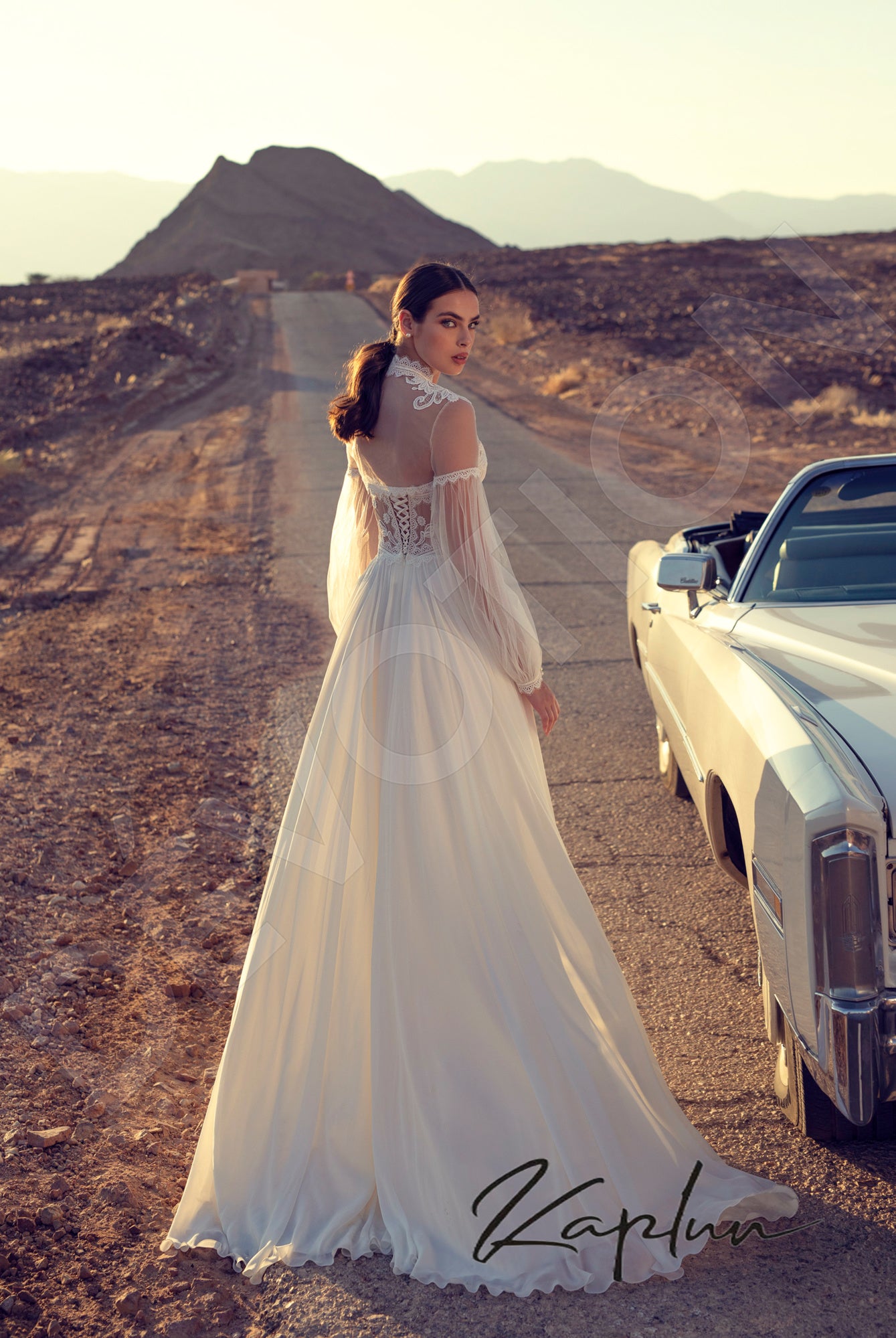 Itery A-line High neck Milk Wedding dress