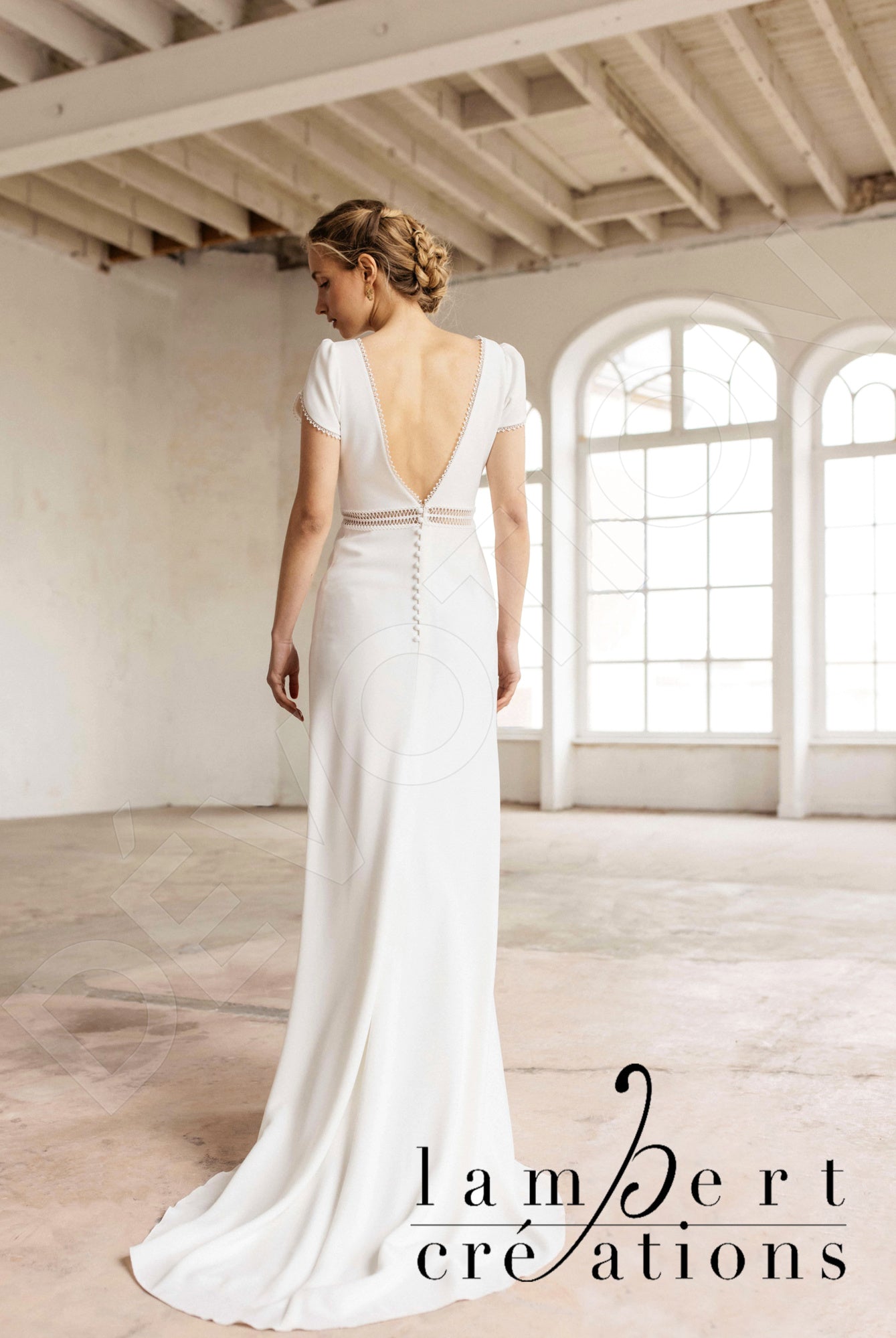 Embruns Open back A-line Short/ Cap sleeve Wedding Dress Back