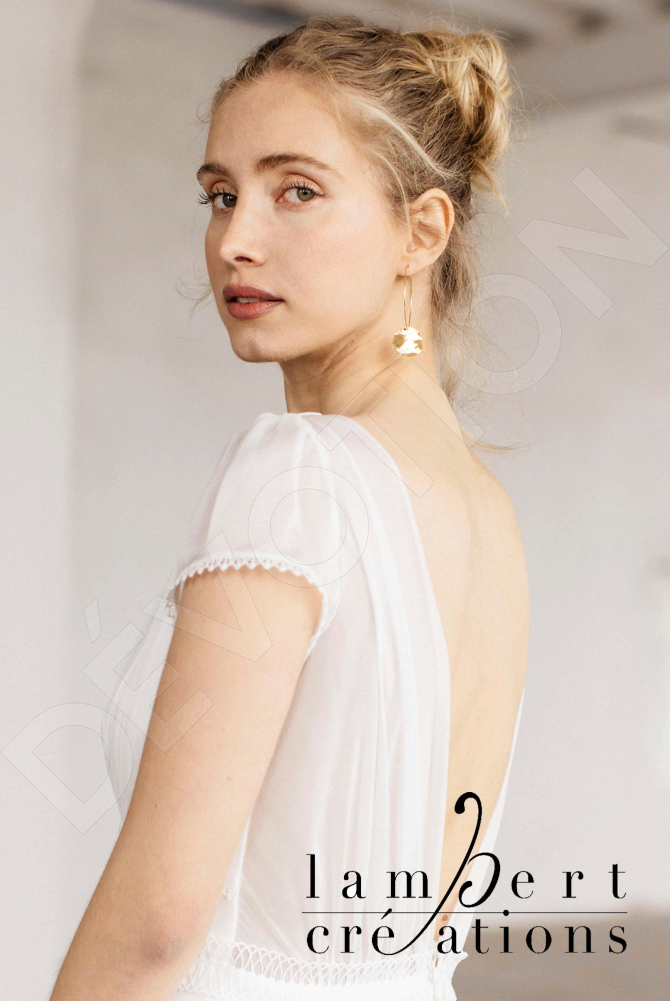 Envol Open back A-line Short/ Cap sleeve Wedding Dress 4