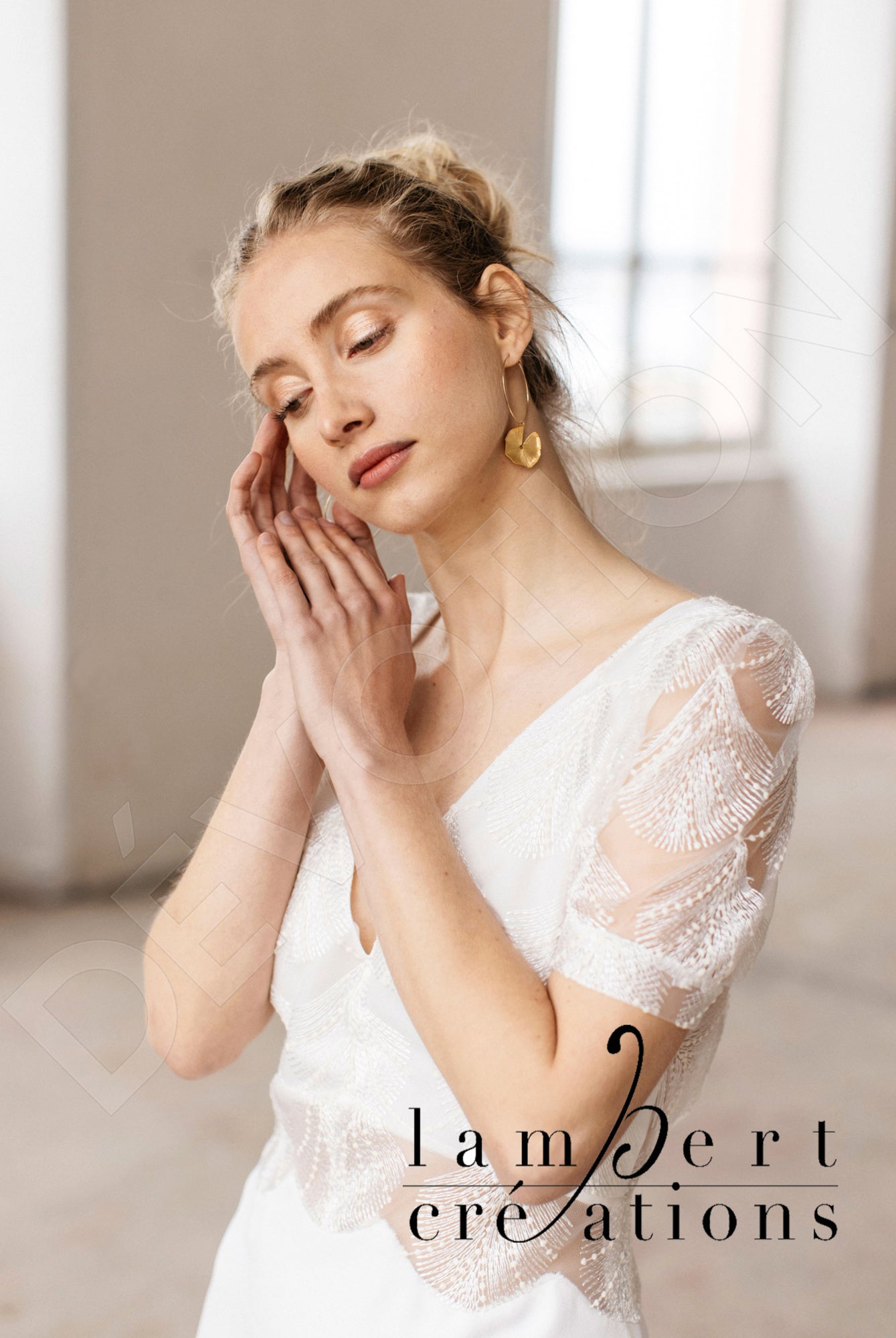Eole A-line V-neck Ivory Wedding dress
