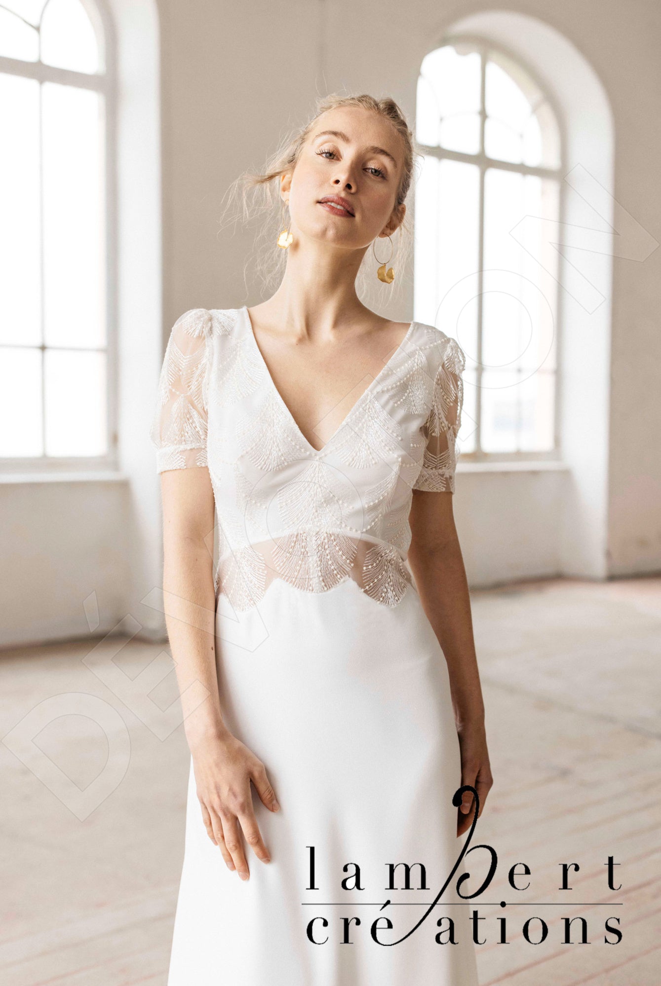 Eole Open back A-line Short/ Cap sleeve Wedding Dress 2