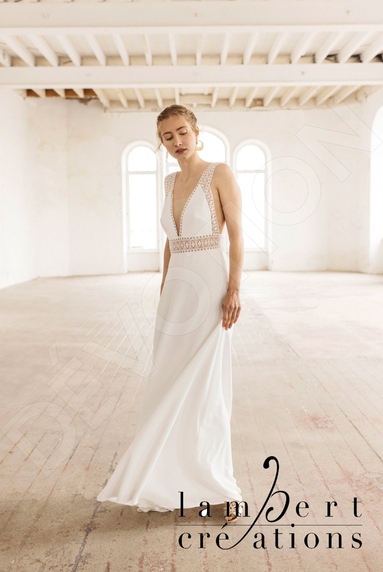Eternité A-line Deep V-neck Ivory Wedding dress