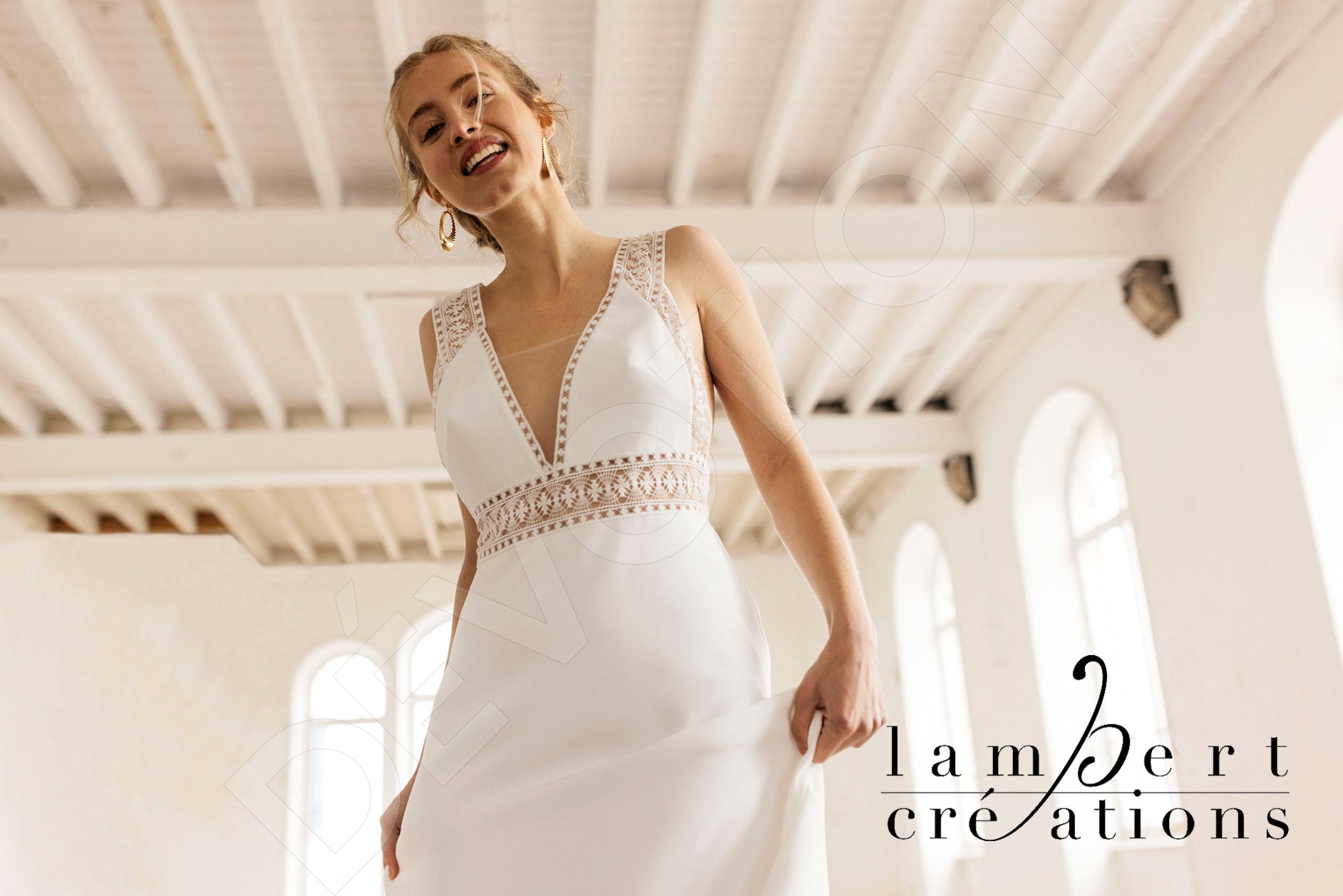 Eternité A-line Deep V-neck Ivory Wedding dress