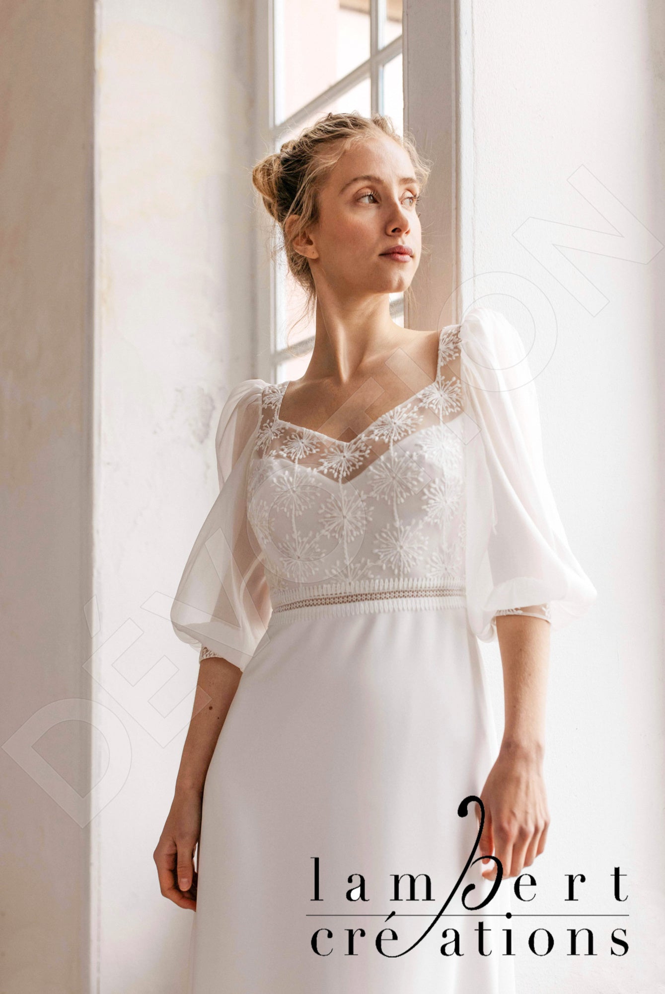 Etoile A-line Queen Anne Ivory Wedding dress