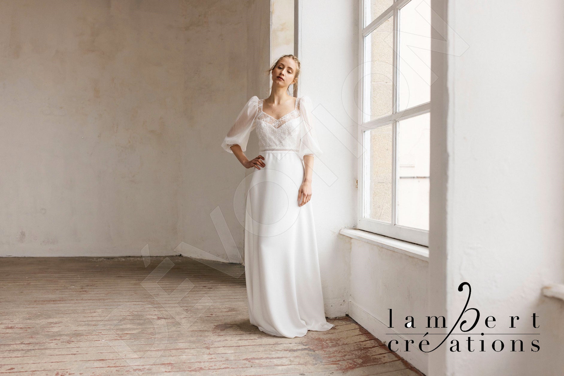 Etoile A-line Queen Anne Ivory Wedding dress
