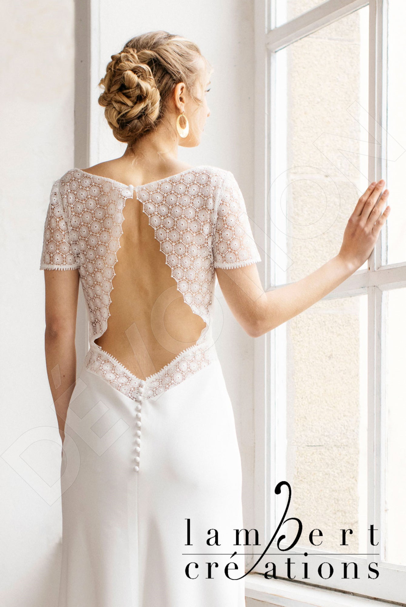 Infini A-line V-neck Ivory Wedding dress
