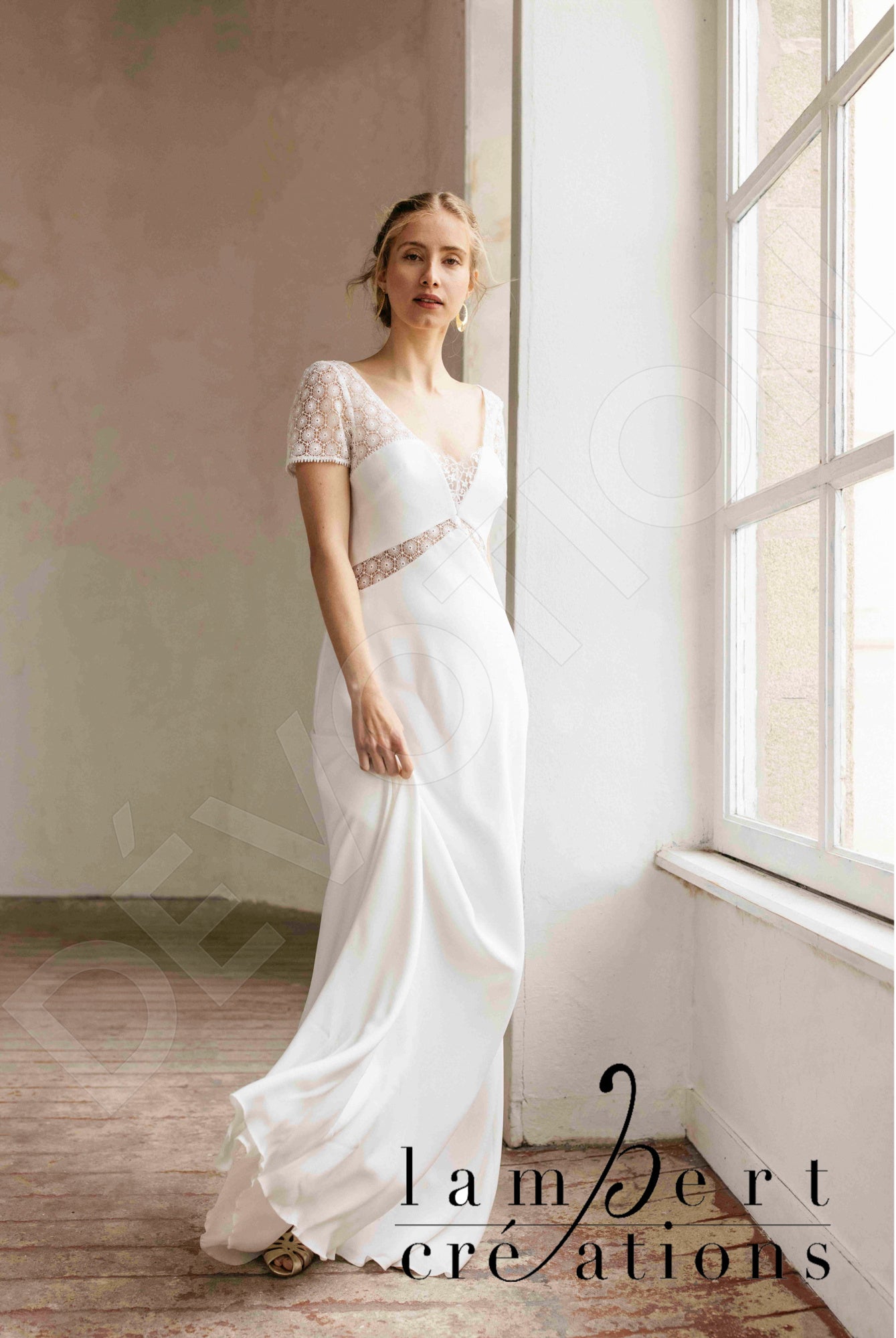 Infini A-line V-neck Ivory Wedding dress