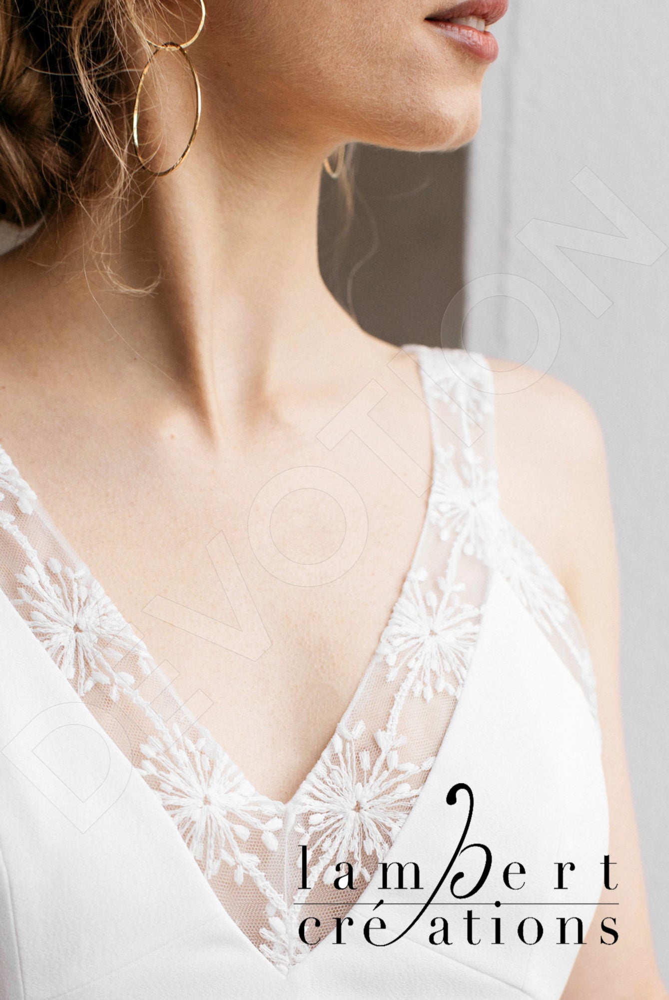 Lagune A-line V-neck Ivory Wedding dress