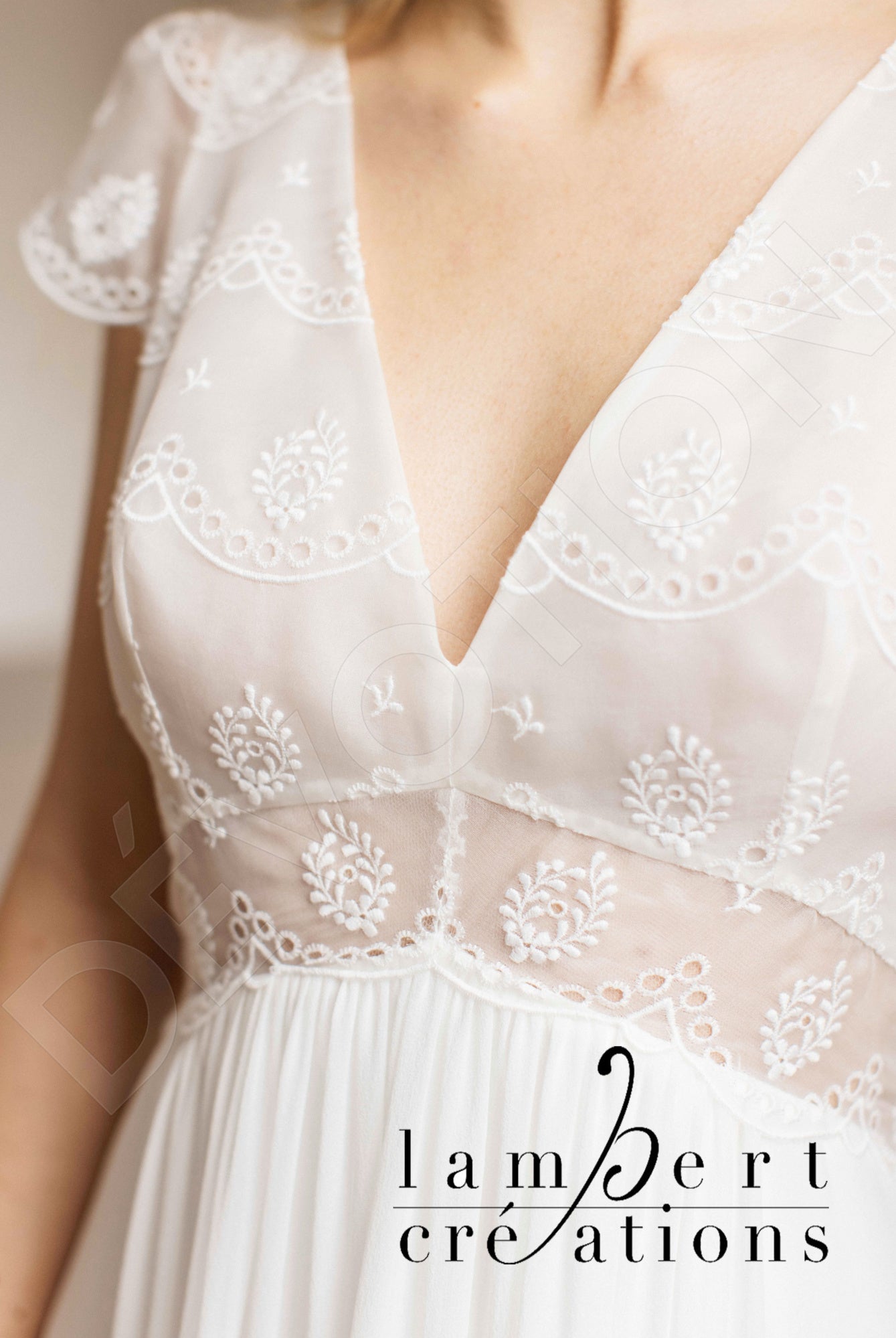 Nymphe A-line V-neck Ivory Wedding dress