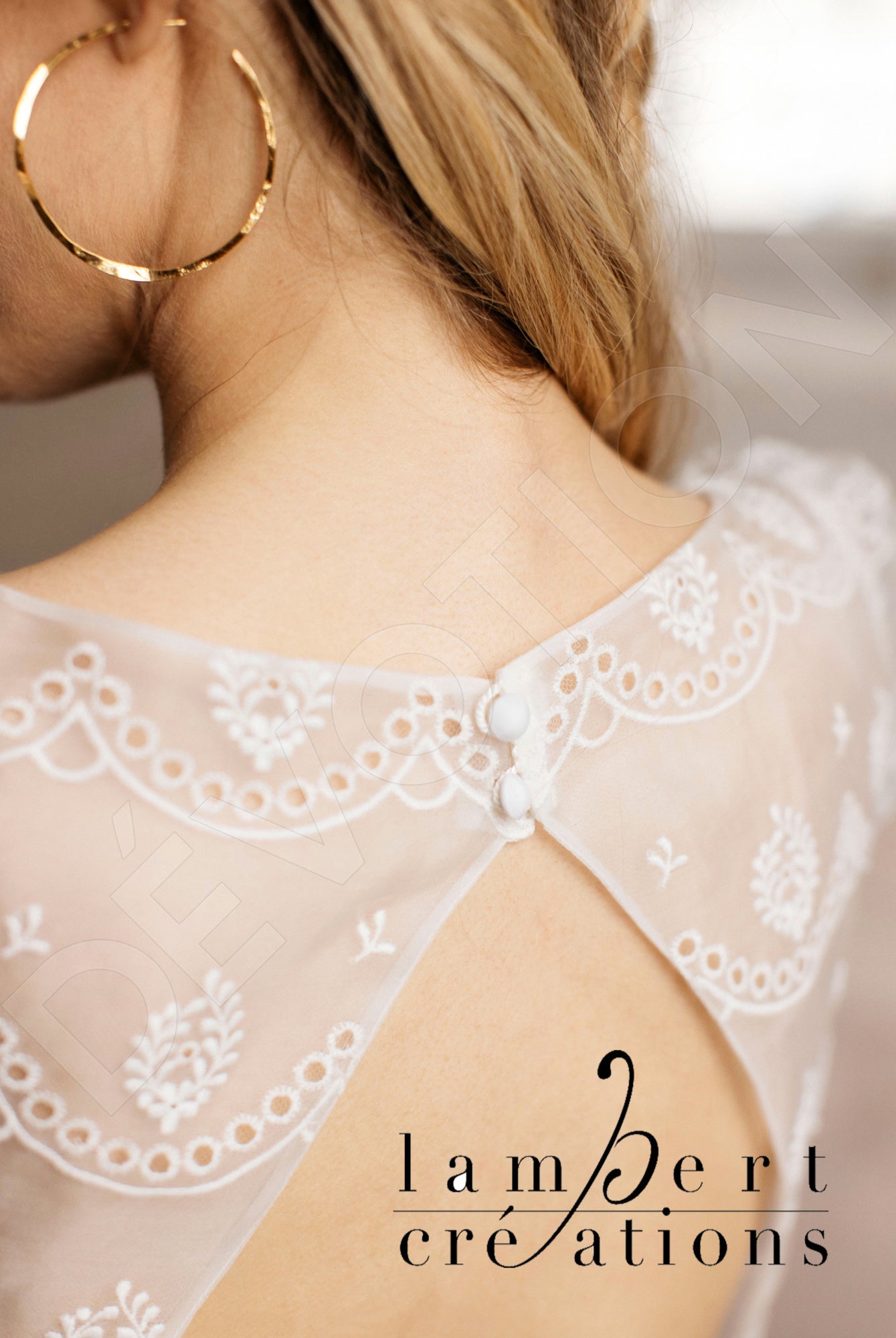 Nymphe Open back A-line Short/ Cap sleeve Wedding Dress 3