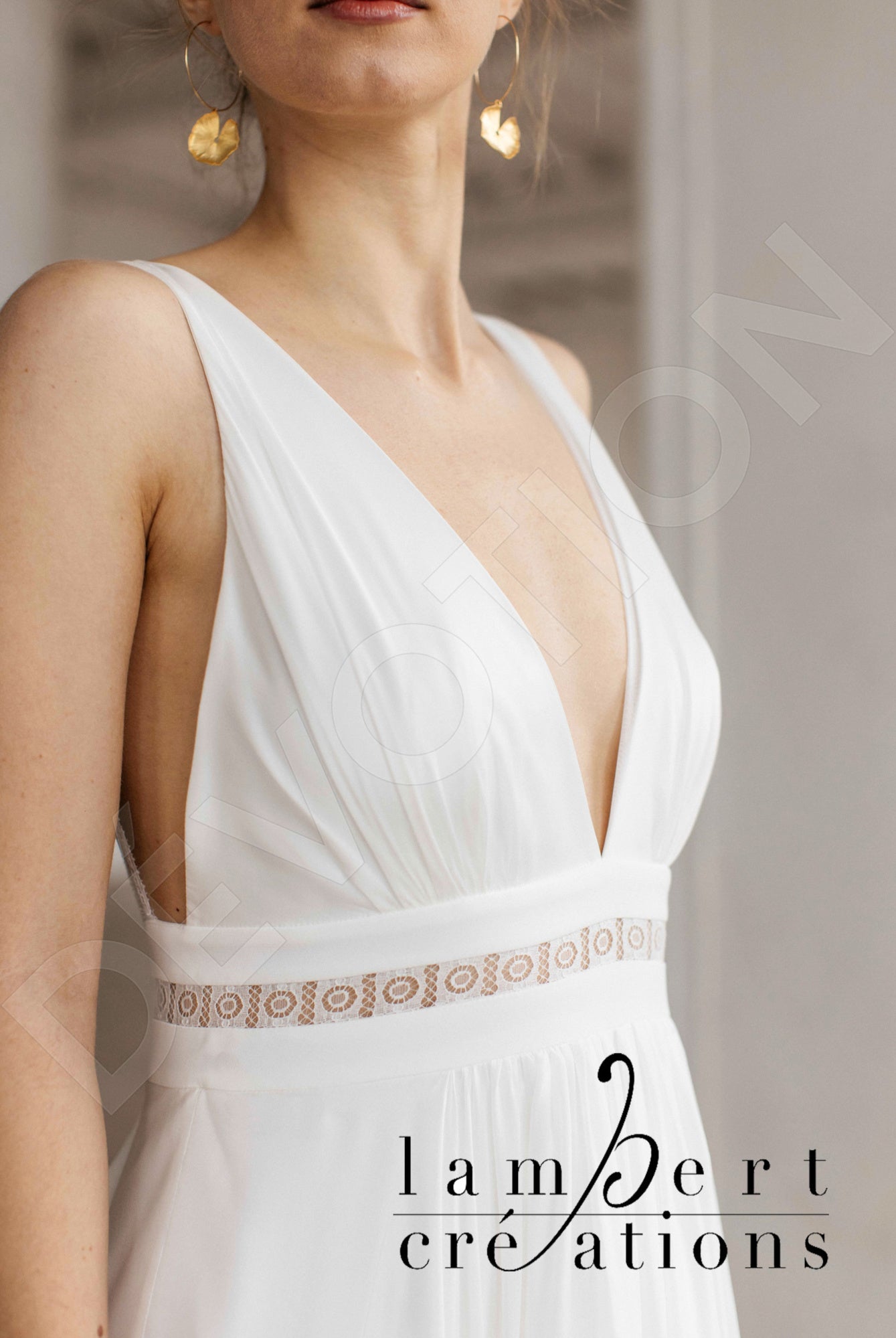 Océan Open back A-line Straps Wedding Dress 2