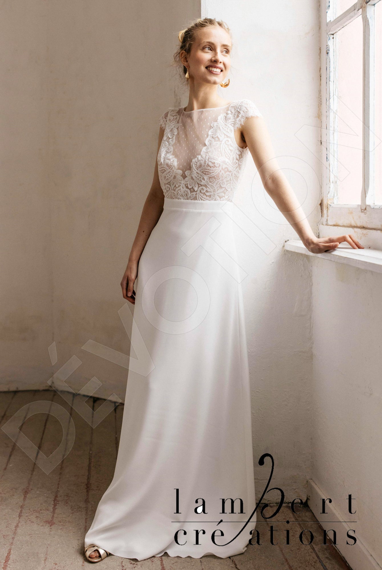 Odyssée A-line Boat/Bateau Ivory Wedding dress
