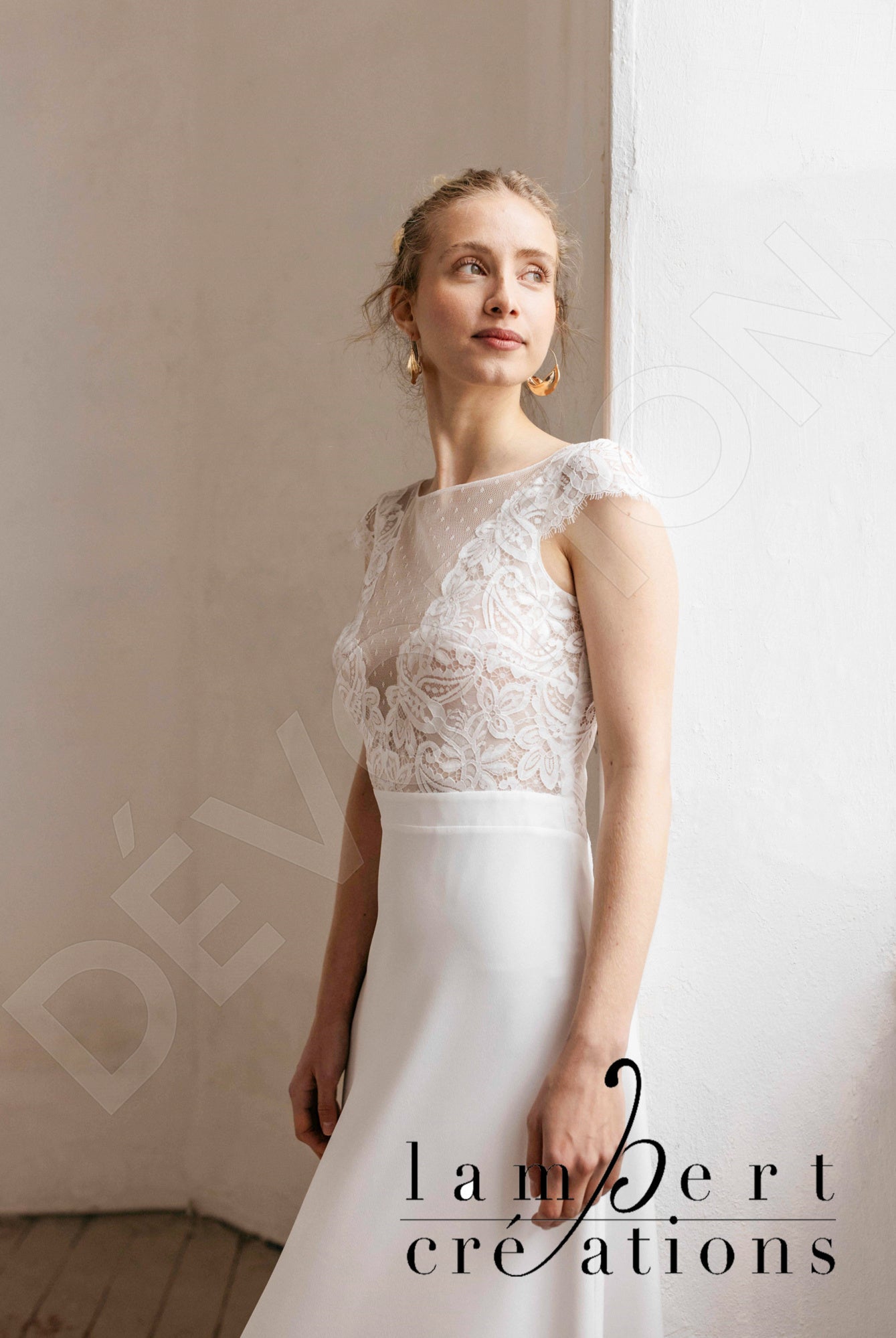 Odyssée A-line Boat/Bateau Ivory Wedding dress