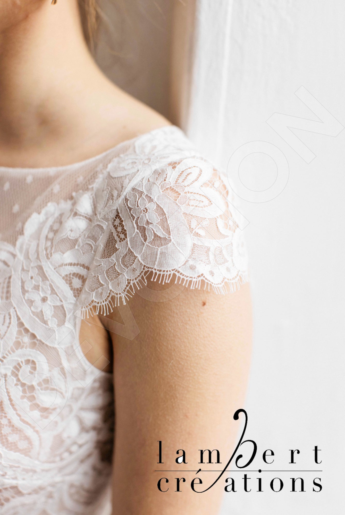 Odyssée A-line Boat/Bateau Ivory Wedding dress